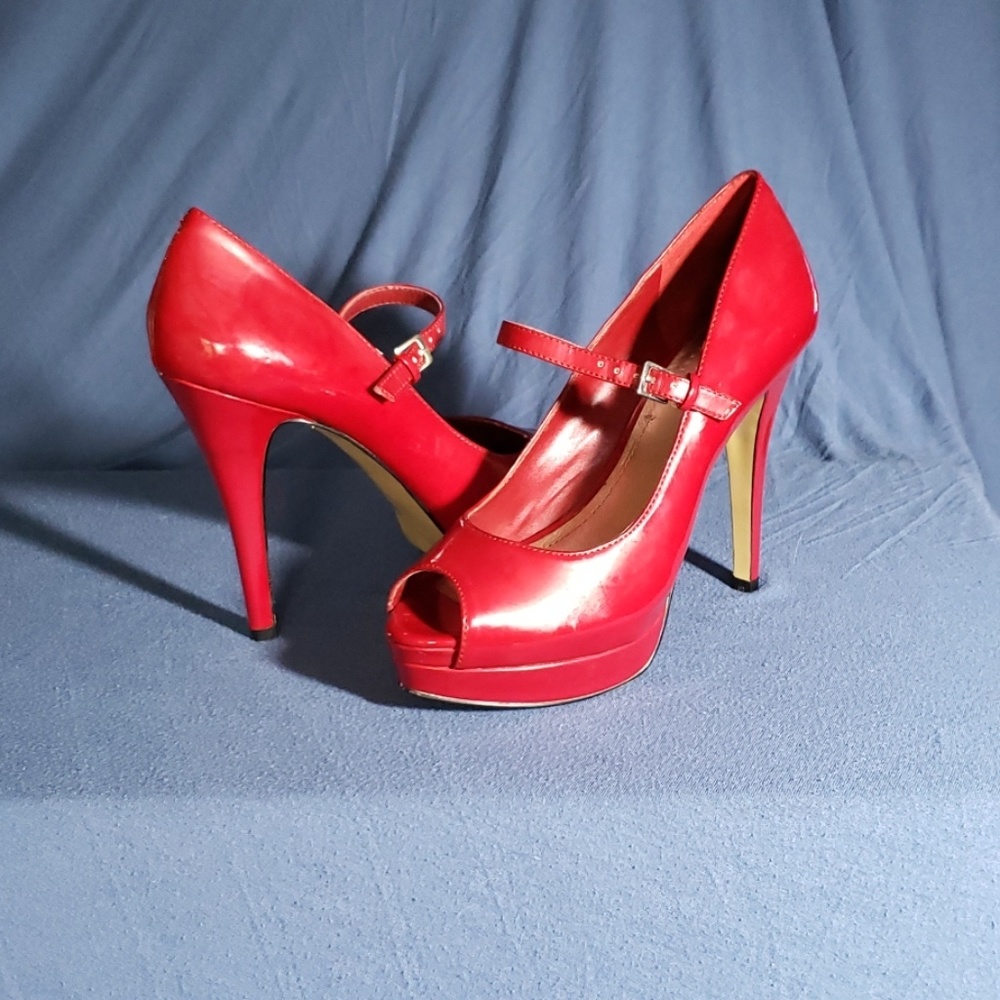 Size 8 BCBG Peeptoe Heels